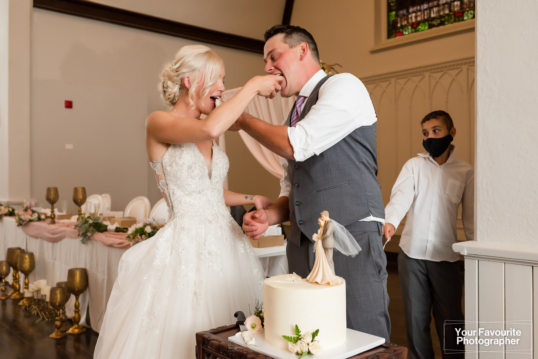 Bride and groom cake cutting